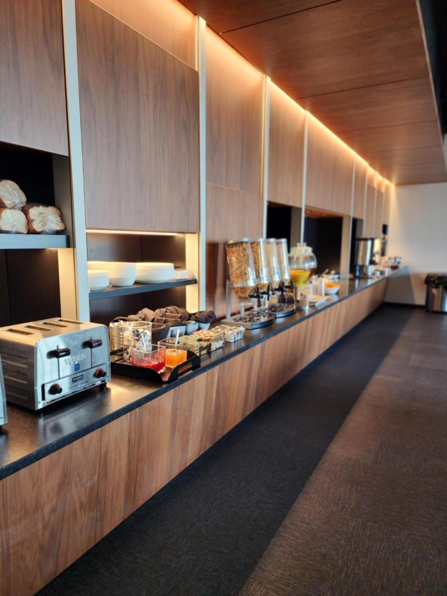 Grand Times Hotel Laval - Centropolis Buitenkant foto