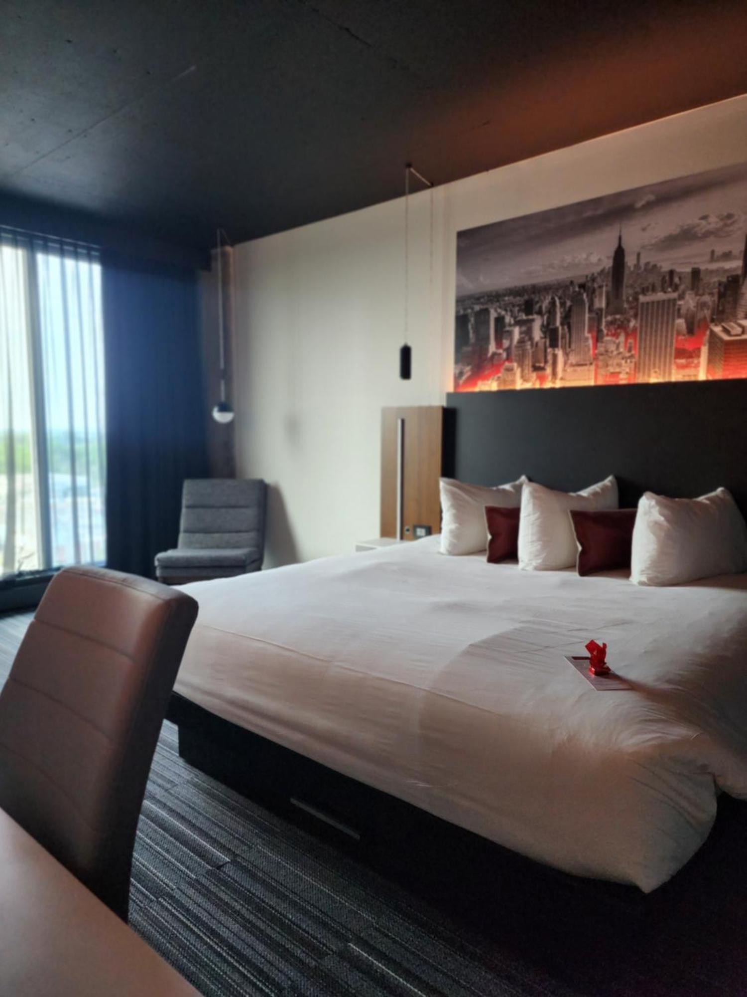 Grand Times Hotel Laval - Centropolis Buitenkant foto